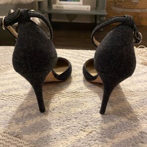 Ann Taylor size 8 ankle-strap pointed toe pumps